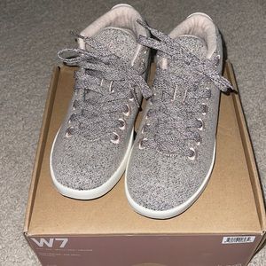 NEVER WORN womens 7 allbirds sneakers high top!